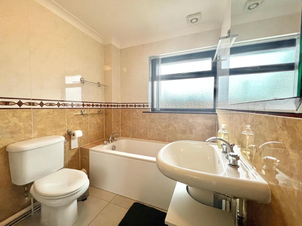 3 Bedroom House - Sandown Exteriör bild